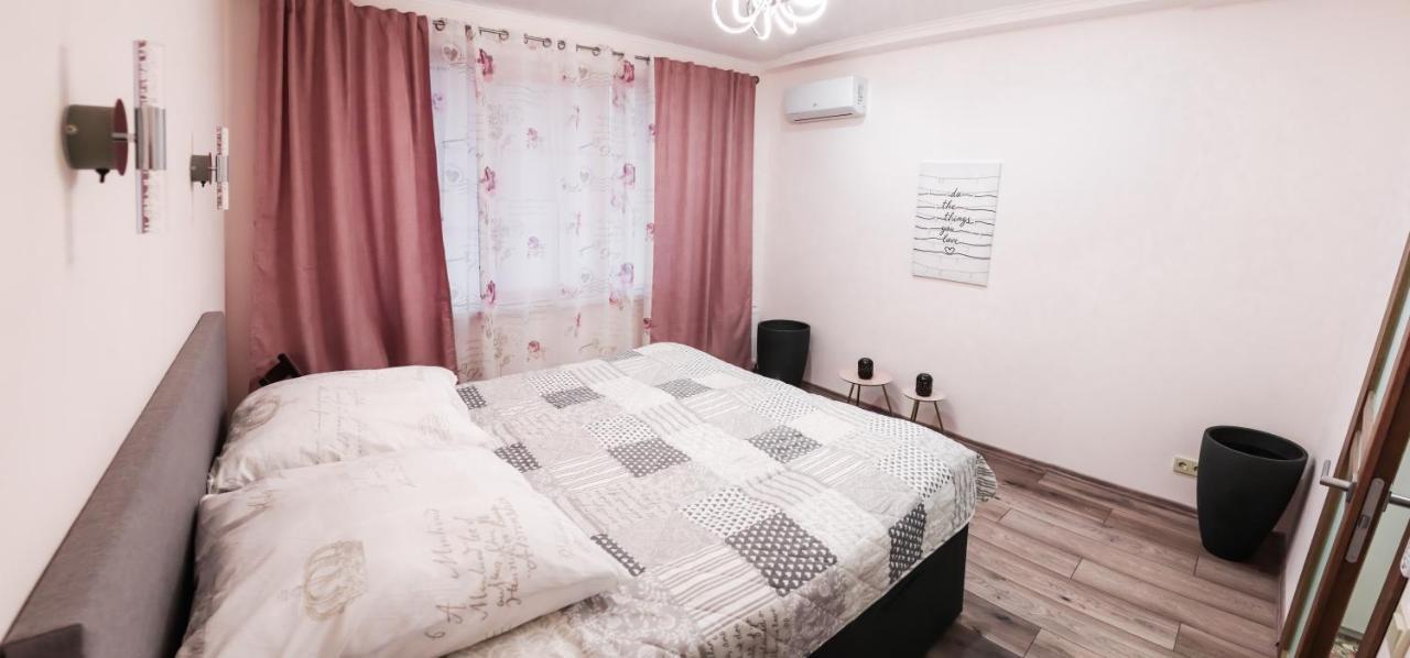 Royal House Apartment Kiev Buitenkant foto